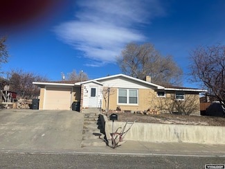 213 E Kendrick St, Rawlins, WY 82301