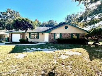 1212 Ridgewood Ln, Picayune, MS 39466