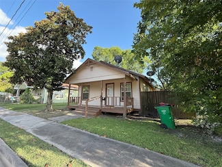 17 E James St, Baytown, TX 77520