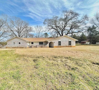 804 Range Rd, Palestine, TX 75801