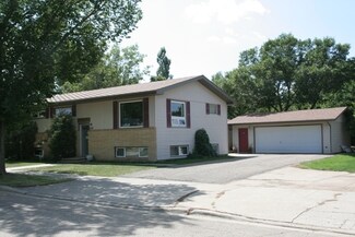 606 3rd St SE, Crosby, ND 58730