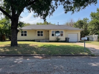 3148 NW Kinyon Ave, Lawton, OK 73505