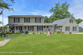 8 Wagon Rd, Hazlet, NJ 07730