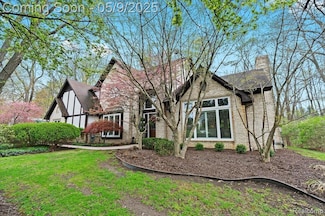 8746 S Christine Dr, Brighton, MI 48114
