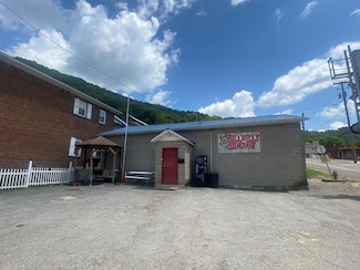 202,206 W 3rd Ave, Williamson, WV 25661