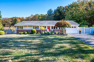 4 Quentin Rd, Kendall Park, NJ 08824