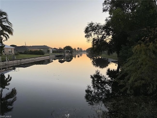 525 SE 11th Ct, Cape Coral, FL 33990