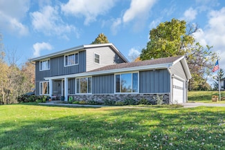 W243S7330 Greenbriar Dr, Waukesha, WI 53189