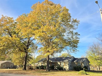 1006 E Main St, Cherryvale, KS 67335