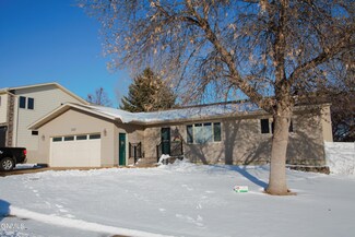 708 16th Ave NW, Mandan, ND 58554