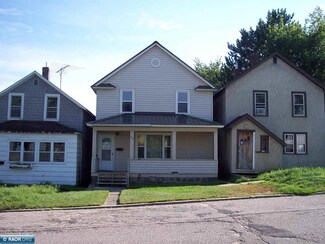 121 3rd St SW, Chisholm, MN 55719