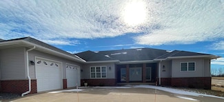 1175 Matador Dr, Platteville, WI 53818