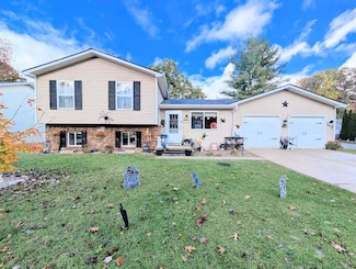 414 Delaware St, East China, MI 48054