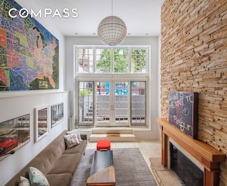 217 W 22nd St, New York, NY 10011
