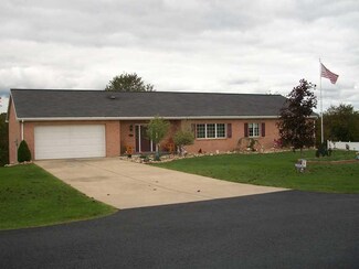 185 Meadow Gold Ln, New Kensington, PA 15068