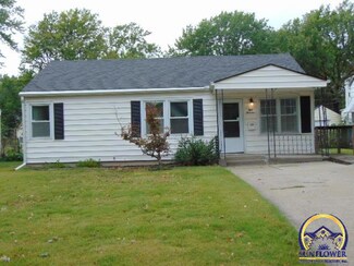 819 SW Parkview St, Topeka, KS 66606
