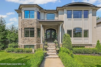 200 Cheevers Ln, Staten Island, NY 10307