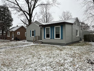 2832 Sheffield St, Norton Shores, MI 49441