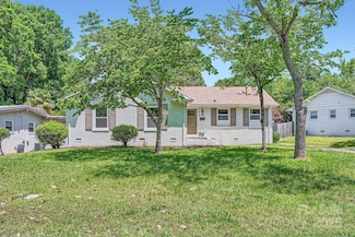 1515 Edgewater Dr, Charlotte, NC 28210