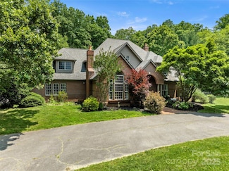 118 Holcombe Cove Rd, Candler, NC 28715