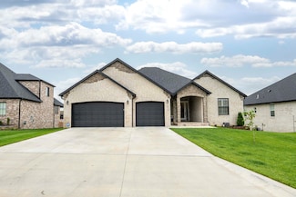 1674 N Marlowe Ave, Springfield, MO 65802