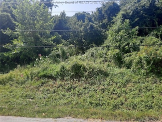 1413 Mountain Rd, Charleston, WV 25303