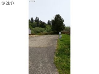 8 Pond Ln, Lakeside, OR 97449