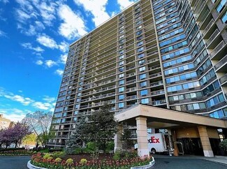 2 Bay Club Dr Unit 2M, Bayside, NY 11360