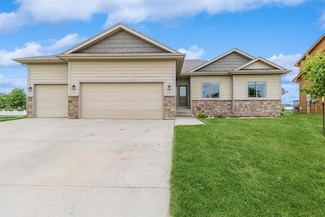 5423 Springbrook Dr, Ames, IA 50014
