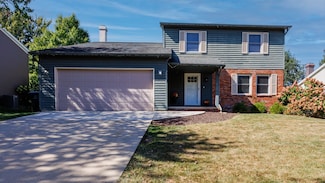 2007 Fallen Oak Rd, Bloomington, IL 61704