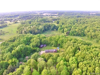 15640 Graves Rd, Pinckney, MI 48169