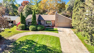 6429 Woodglen Dr, Clarkston, MI 48346
