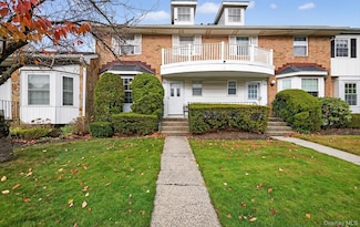 105 Glen Way, Syosset, NY 11791