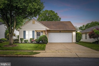 9 Fernwood Ct, Columbus, NJ 08022