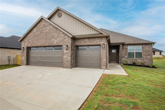 7843 Range Ave, Springdale, AR 72762