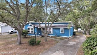 209 NE 56th St, Oak Island, NC 28465