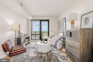 255 W Falls Station Blvd Unit 608, Falls Church, VA 22043