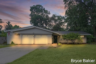1891 Crestwood Ln, Norton Shores, MI 49441