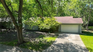 7634 Charlotte St, Kansas City, MO 64131