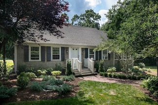 371 Wareham Rd, Marion, MA 02738