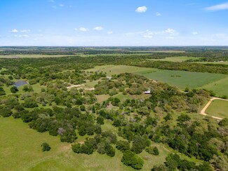 553 Starfire Ln, Holland, TX 76534