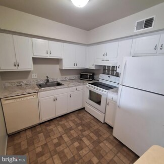 5200 Hilltop Dr Unit Y 22, Brookhaven, PA 19015