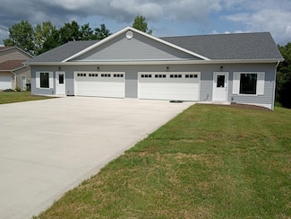 1600 Spring Village Ln, Ontario, OH 44906