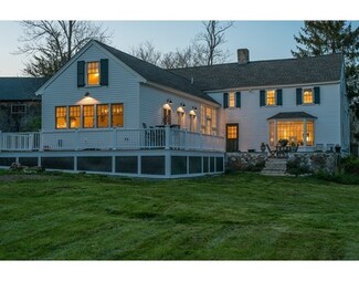 2 Kings Ct, Essex, MA 01929