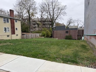 2606 Hackberry St, Cincinnati, OH 45202