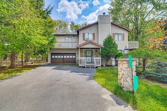 7901 Sleepy Hollow Dr, Tobyhanna, PA 18466