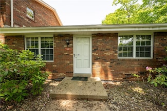 2902 Darlington Rd Unit 104, Beaver Falls, PA 15010