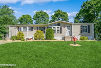 9 Copperfield Dr, Cream Ridge, NJ 08514