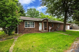 310 N Plum St, Mount Olive, IL 62069