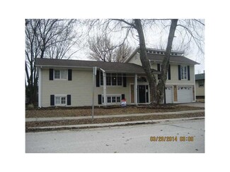 211 Schnoebelen St, Riverside, IA 52327
